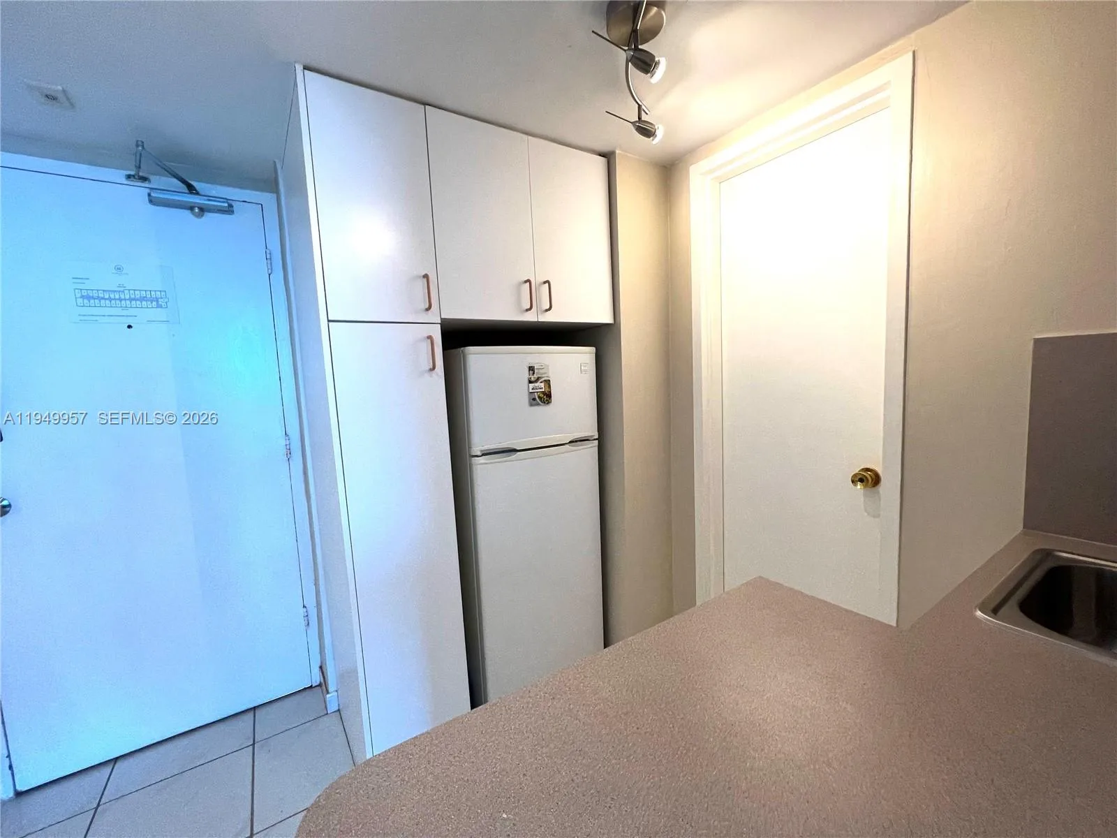 5445 Collins Ave # 1425, Miami Beach, FL 33140 photo 11