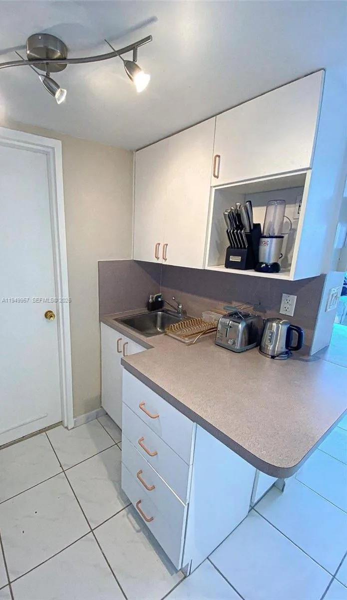5445 Collins Ave # 1425, Miami Beach, FL 33140 photo 13