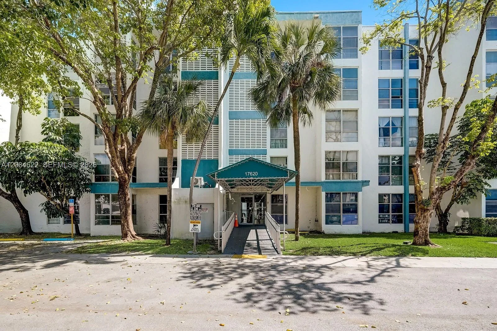 17620 Atlantic Blvd # 315, Sunny Isles Beach, FL 33160