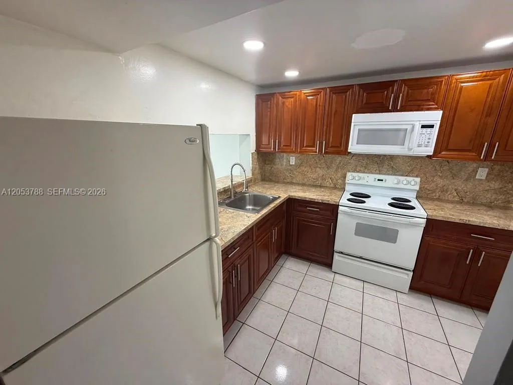 11780 SW 18th St # 521-2, Miami, FL 33175