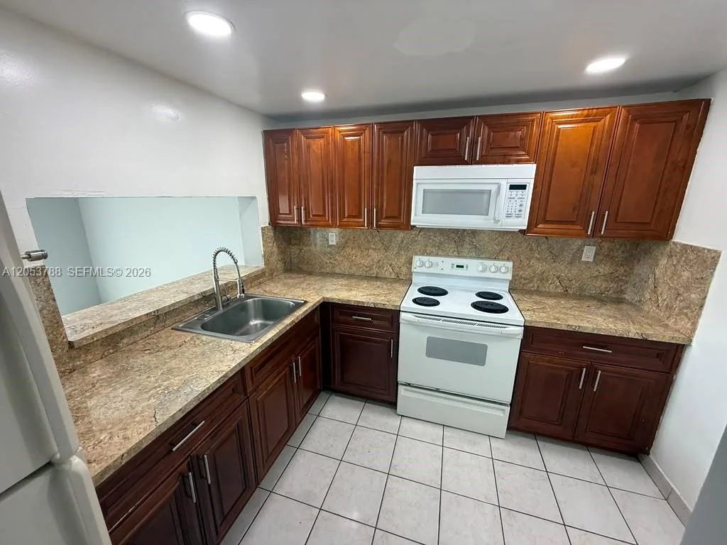 11780 SW 18th St # 521-2, Miami, FL 33175 photo 2