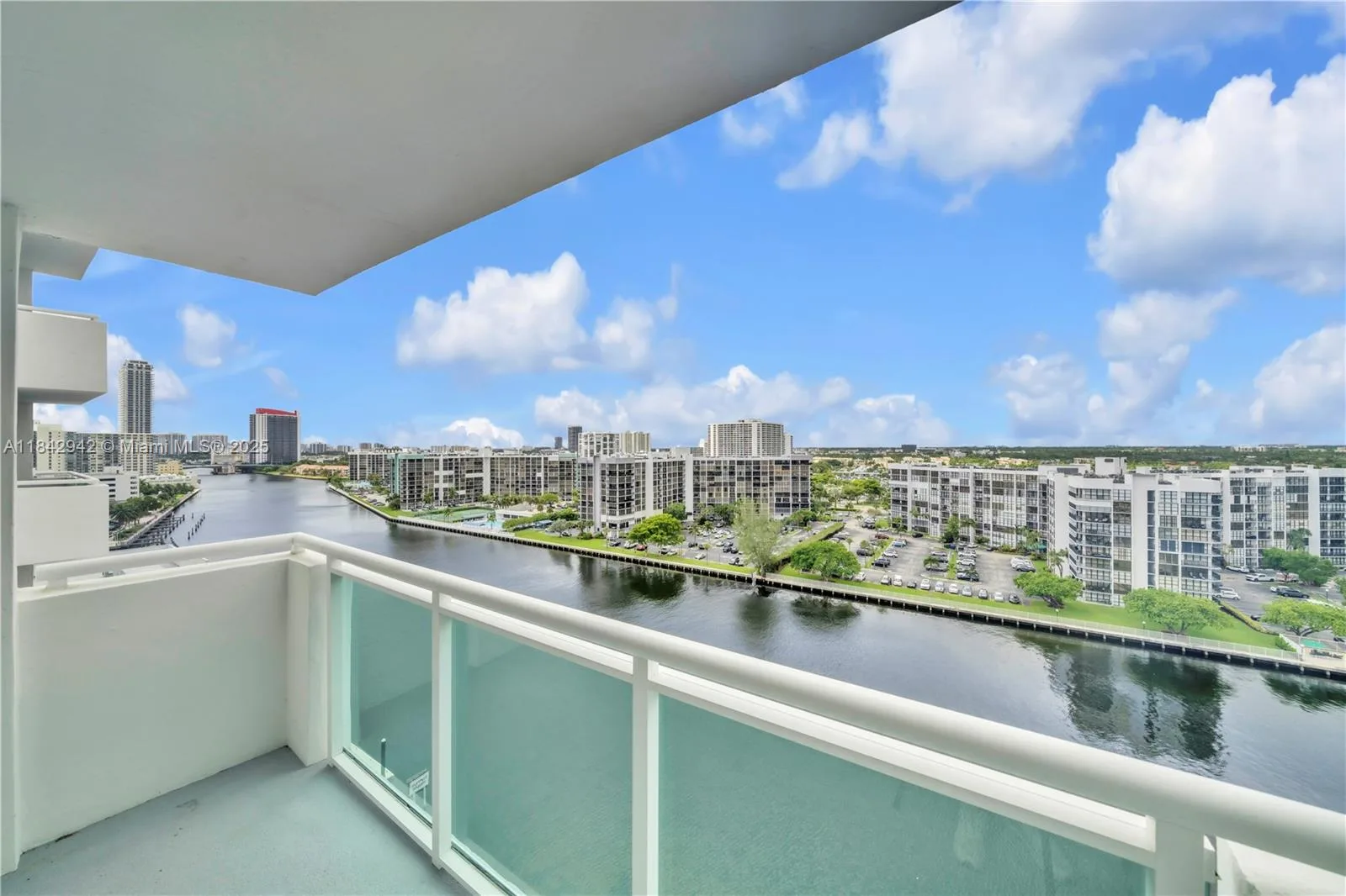 3000 S Ocean Dr # 1208, Hollywood, FL 33019