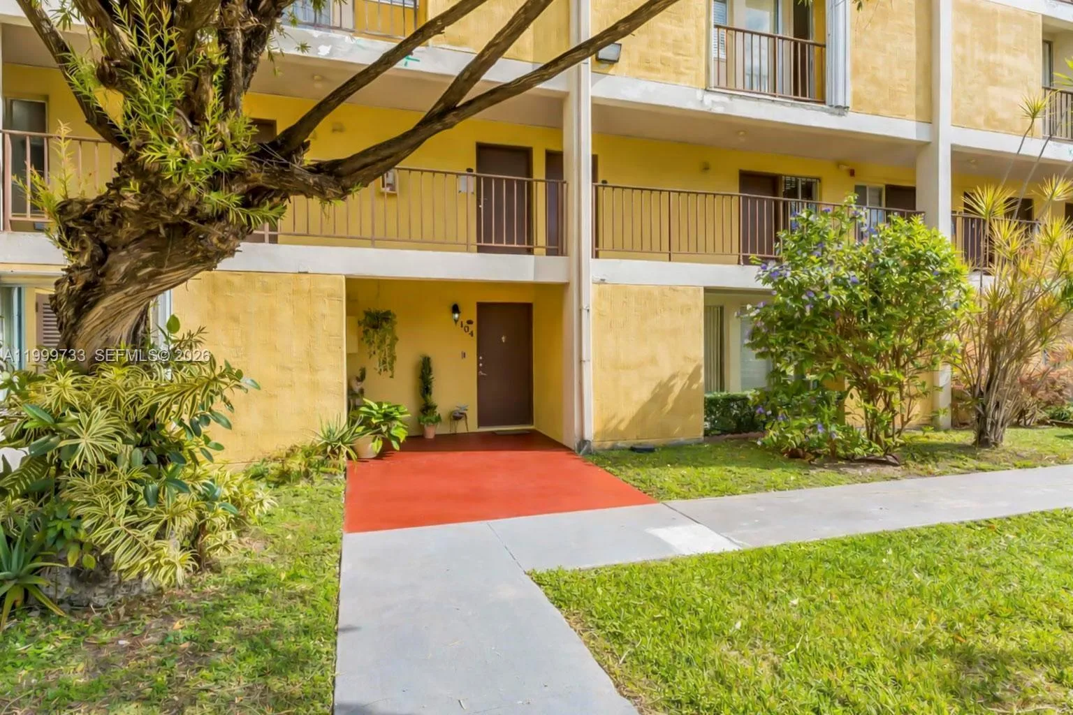 9210 Fontainebleau Blvd # 104, Miami, FL 33172 photo 2