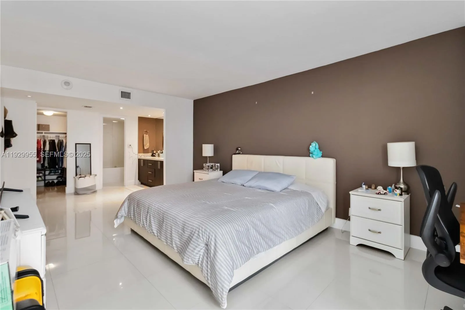 100 Bayview Dr # 2014, Sunny Isles Beach, FL 33160 photo 12