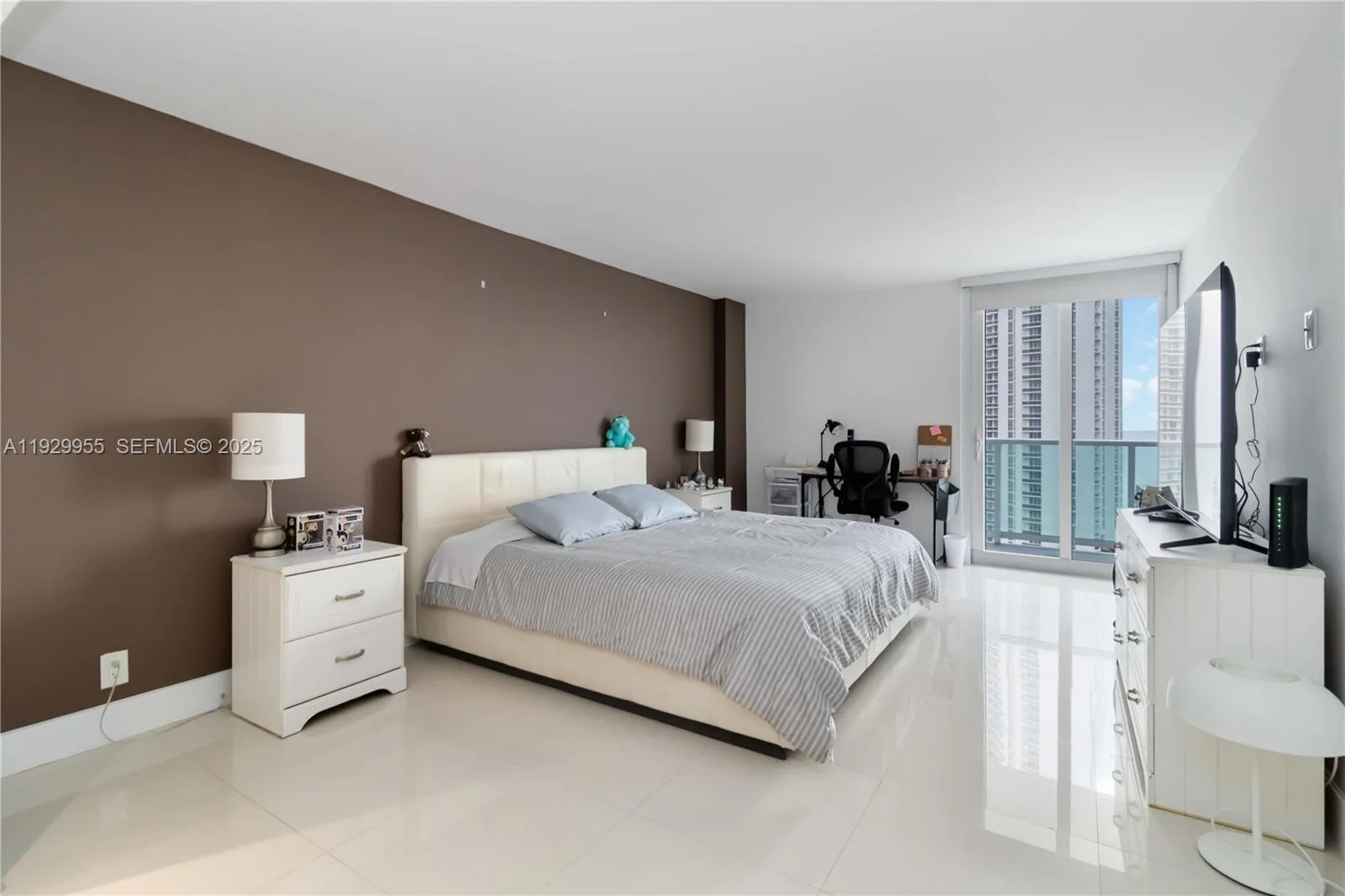 100 Bayview Dr # 2014, Sunny Isles Beach, FL 33160 photo 4