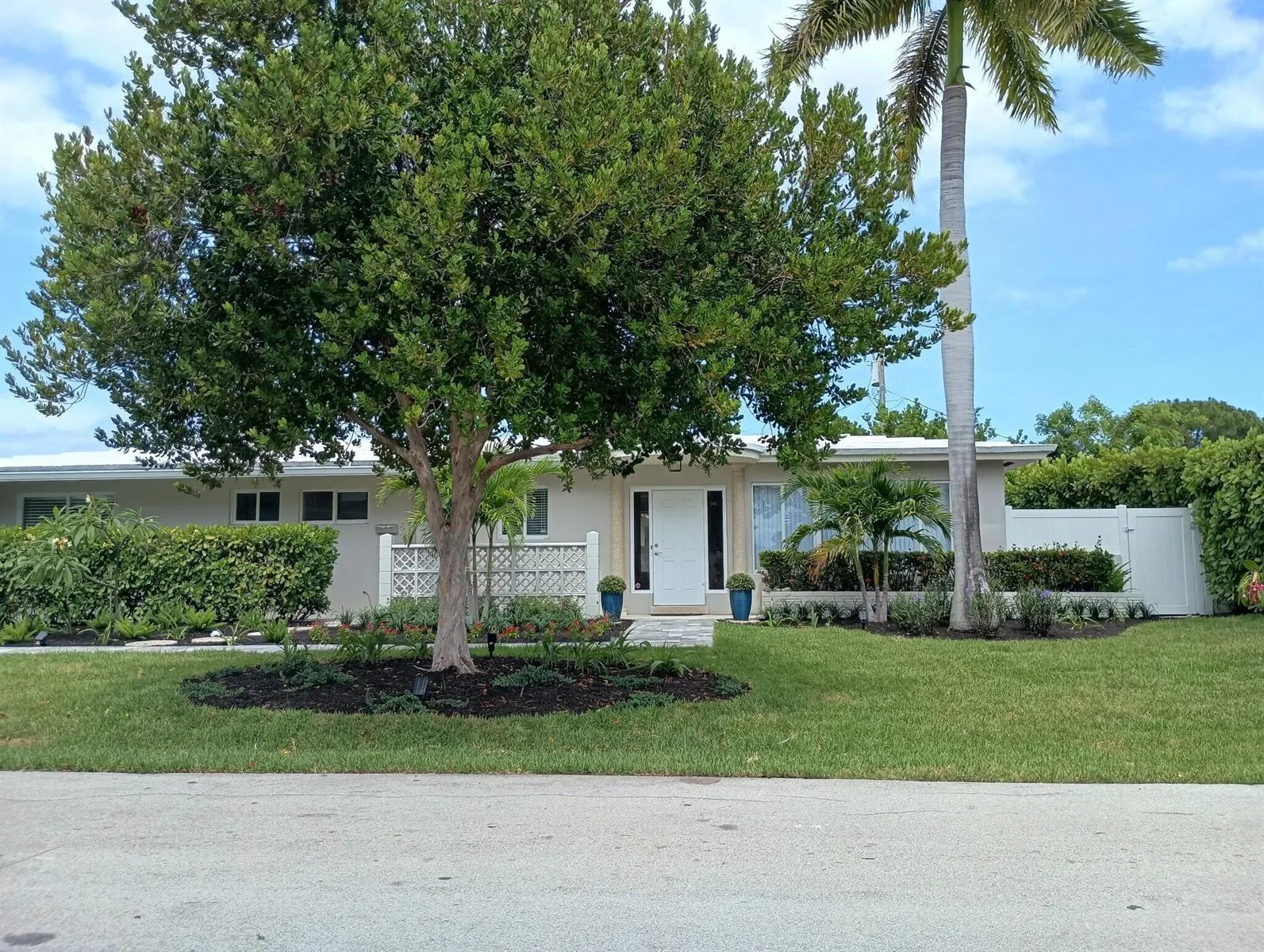 4454 W Tradewinds Avenue W, Lauderdale By The Sea, FL 33308