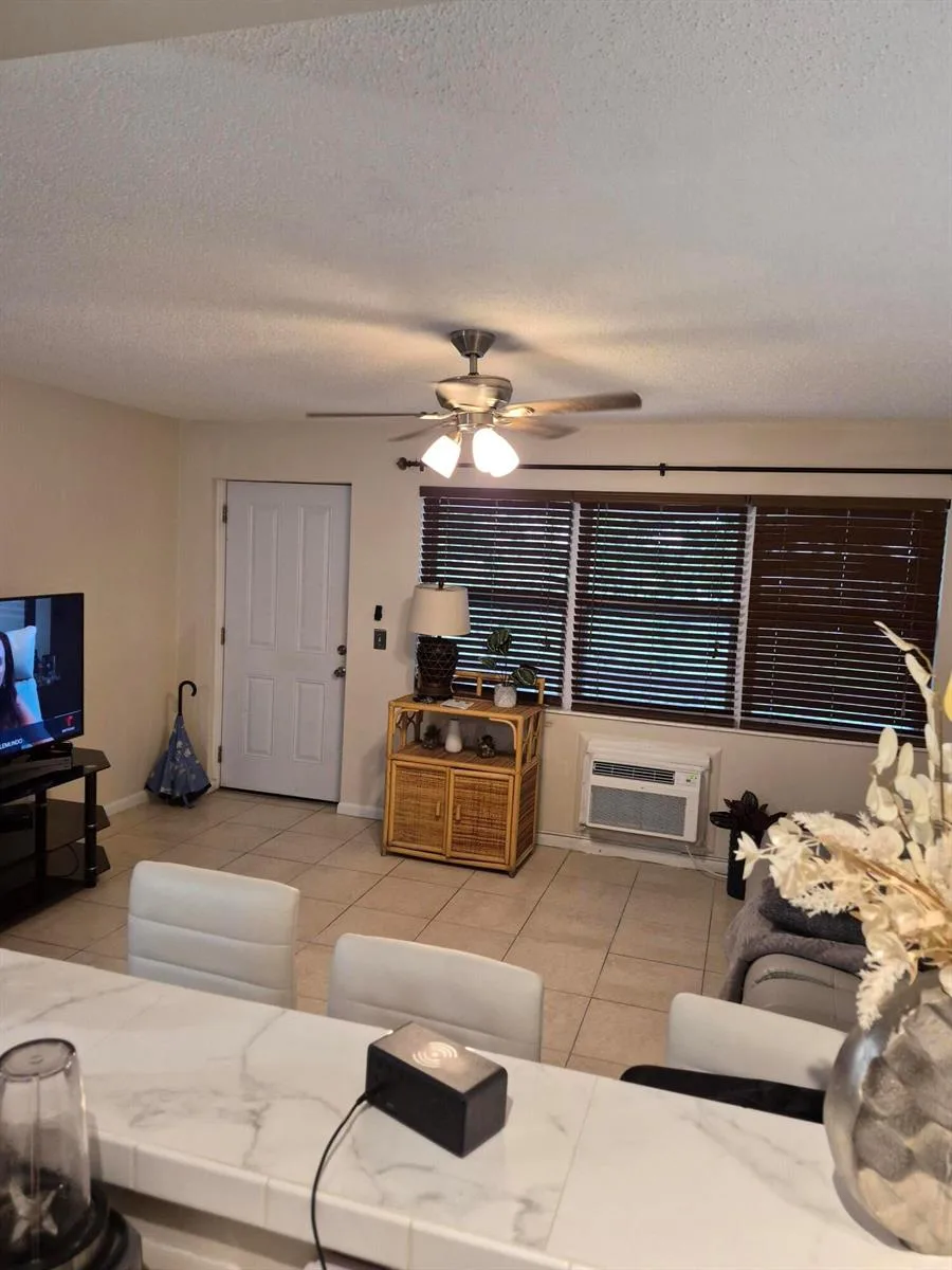 214 Cambridge # I, West Palm Beach, FL 33417 photo 3