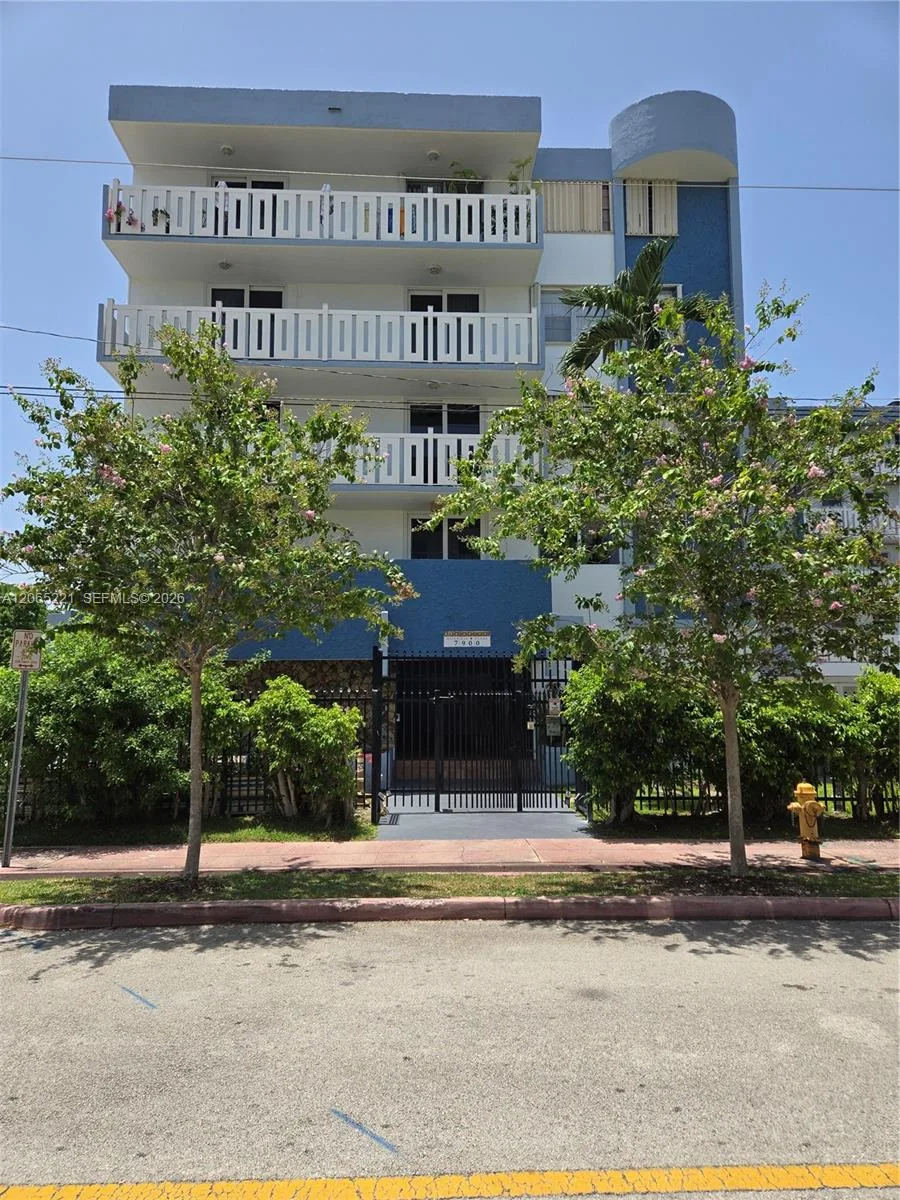 7900 Tatum Waterway Dr # 201, Miami Beach, FL 33141 photo 2
