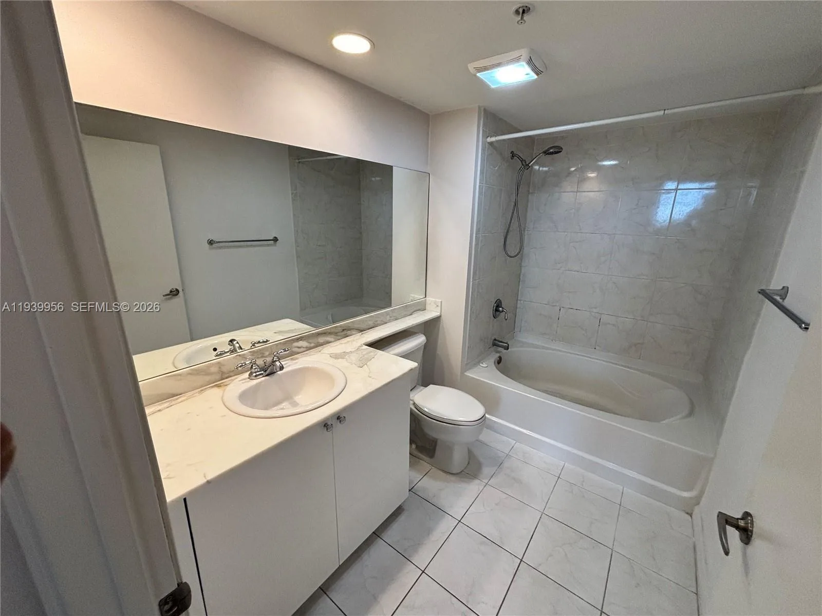 2775 NE 187th St # 403, Aventura, FL 33180 photo 4