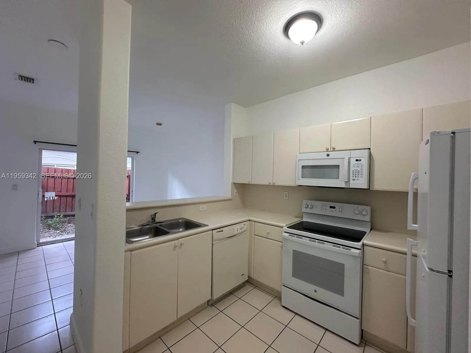 1661 SE 29th Ct # 104, Homestead, FL 33035 photo 4