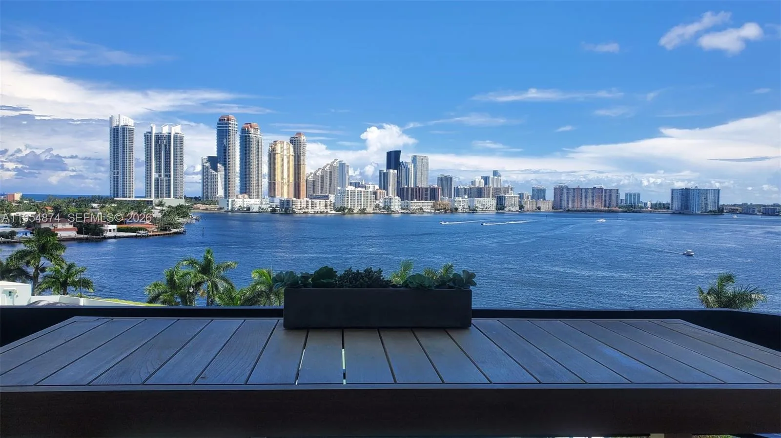 3600 Mystic Pointe Dr # 913, Aventura, FL 33180