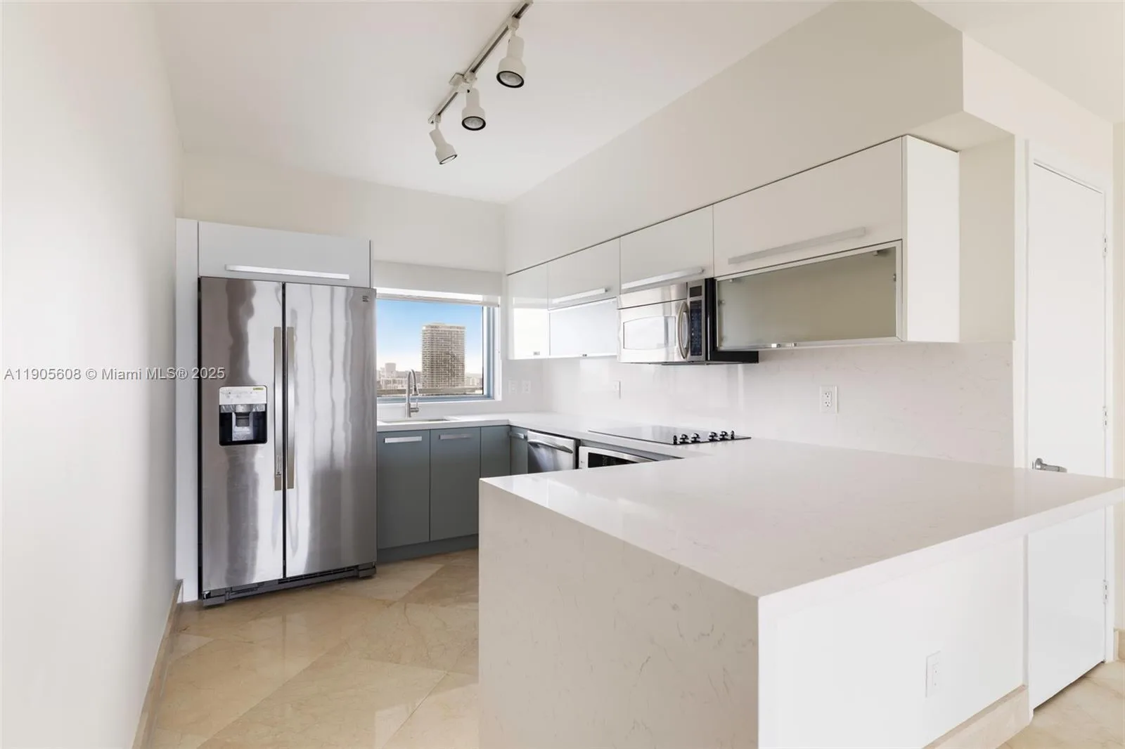 601 NE 36th St # 2304, Miami, FL 33137 photo 2