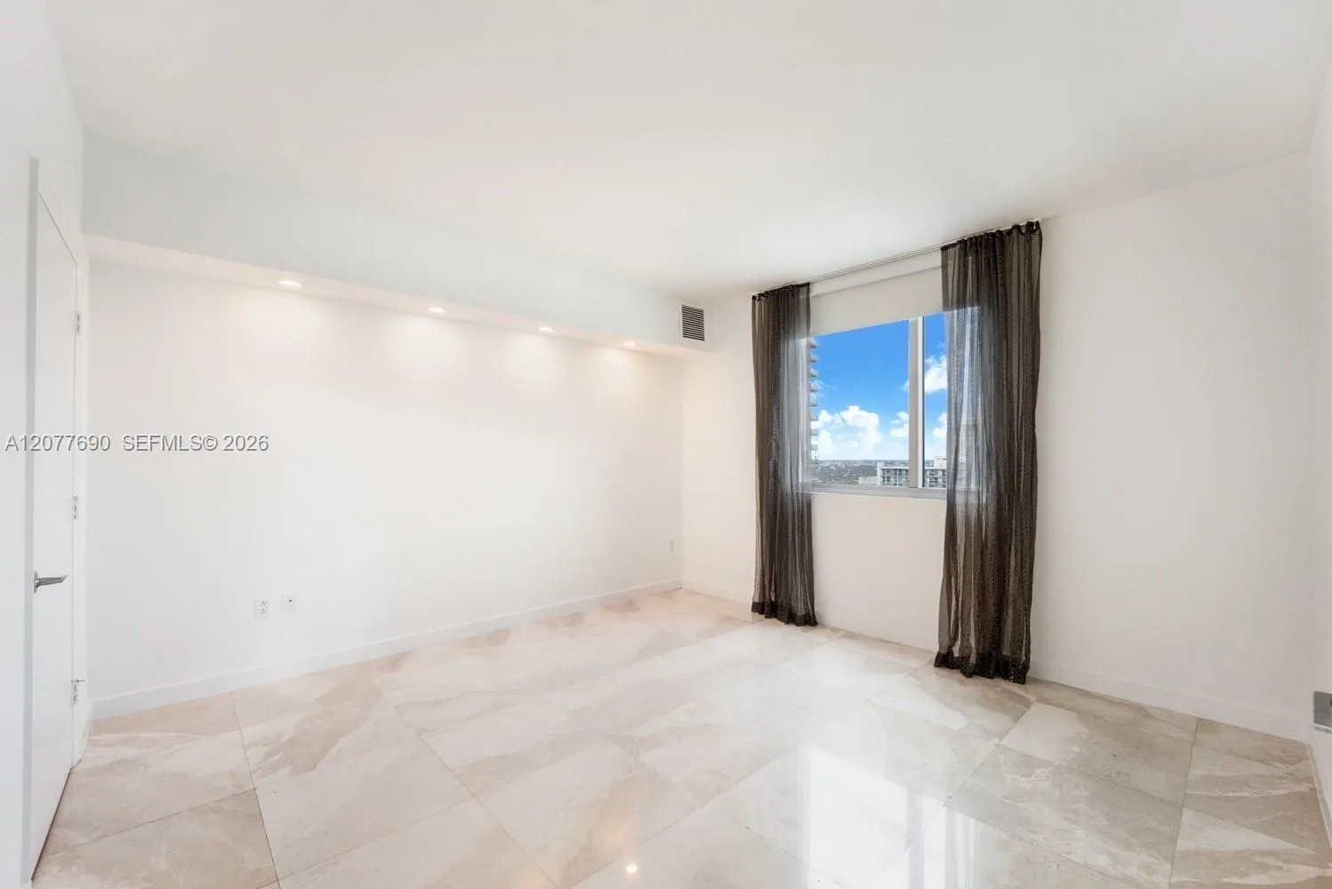 55 SE 6th St # 3901, Miami, FL 33131 photo 11