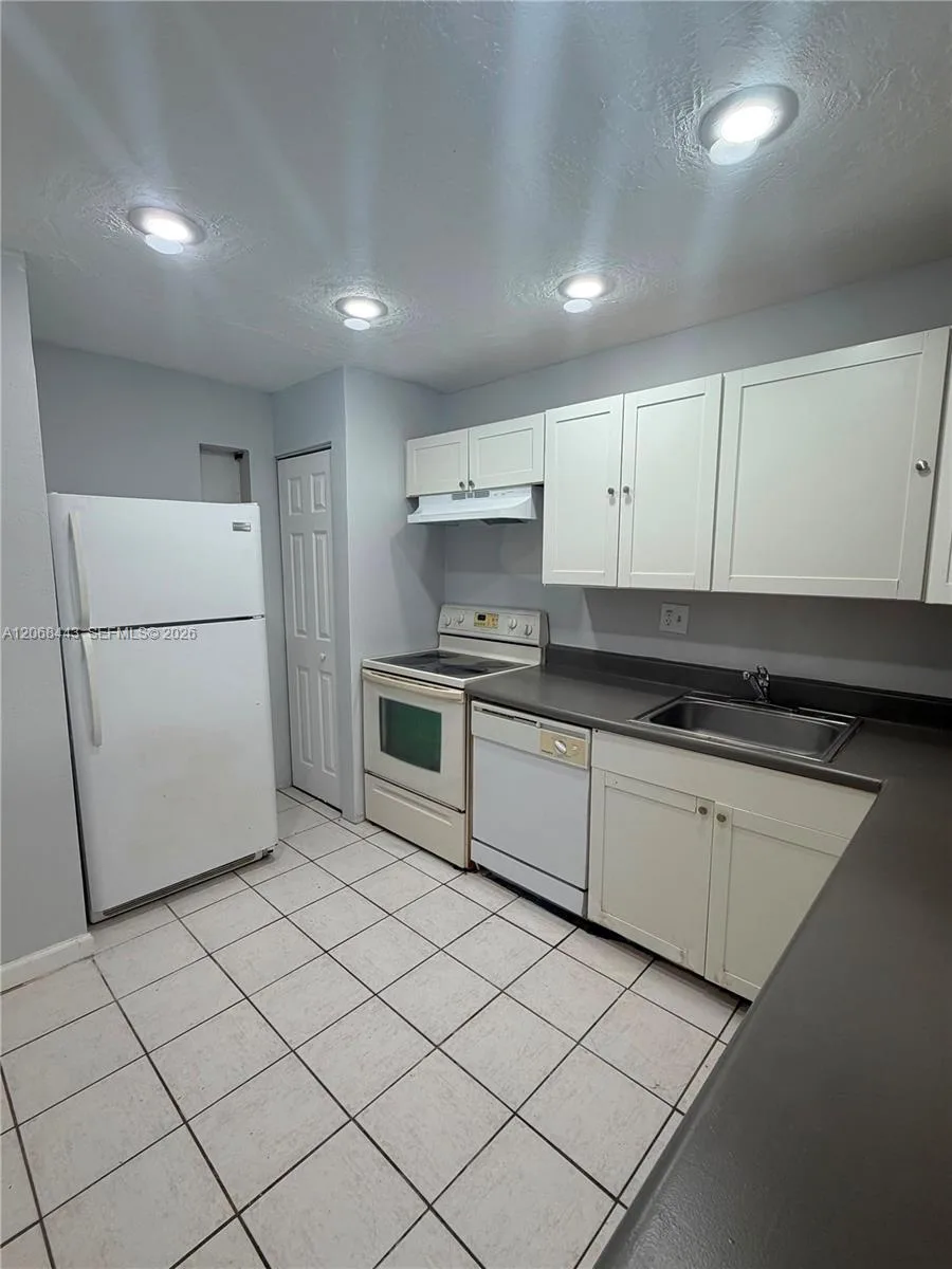8020 N Colony Cir N # 306, Tamarac, FL 33321 photo 2
