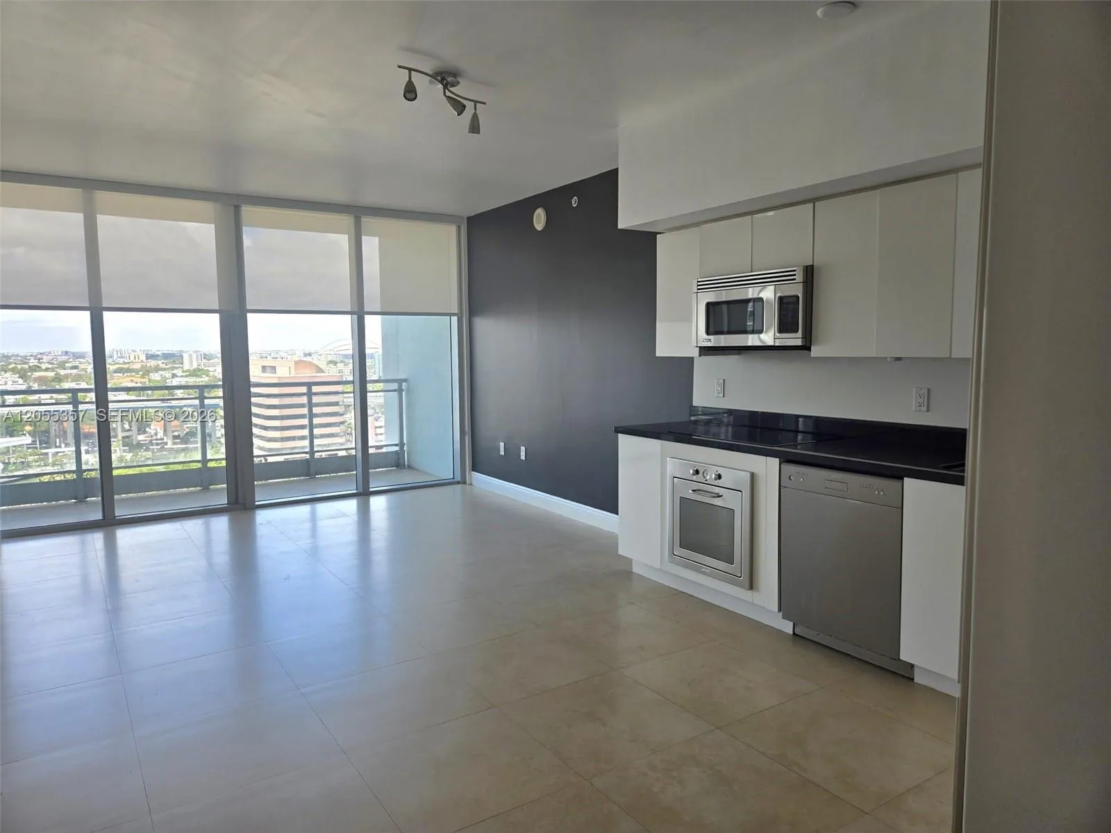 92 SW 3rd St # 1808, Miami, FL 33130 photo 3