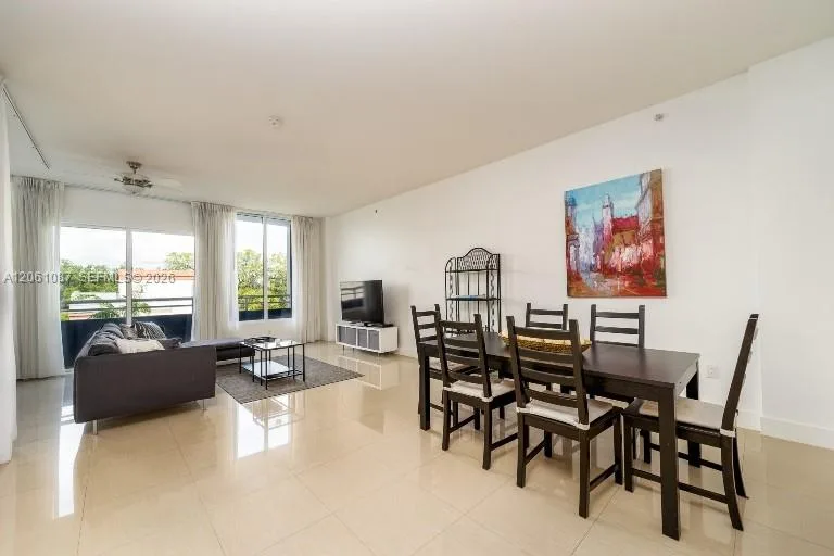 3250 Grand Ave # 302, Miami, FL 33133
