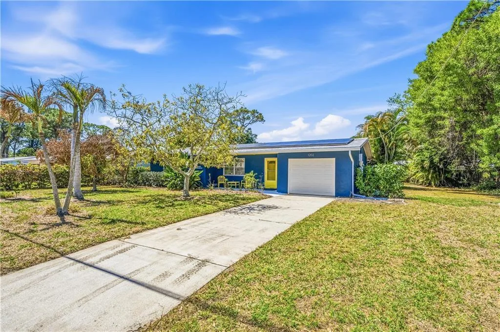 1202 SE Madison Avenue, Stuart, FL 34996 photo 2