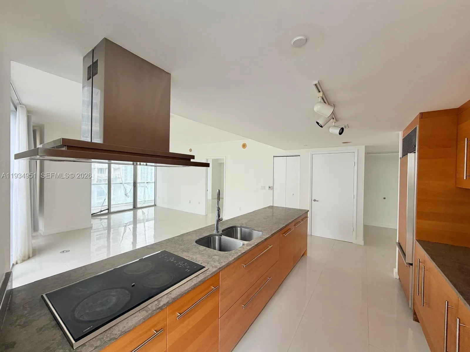 495 Brickell Ave # 2610, Miami, FL 33131 photo 4