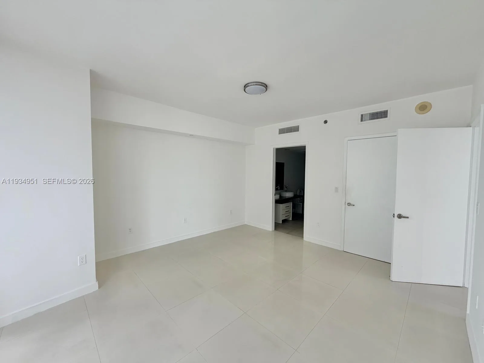 495 Brickell Ave # 2610, Miami, FL 33131 photo 6