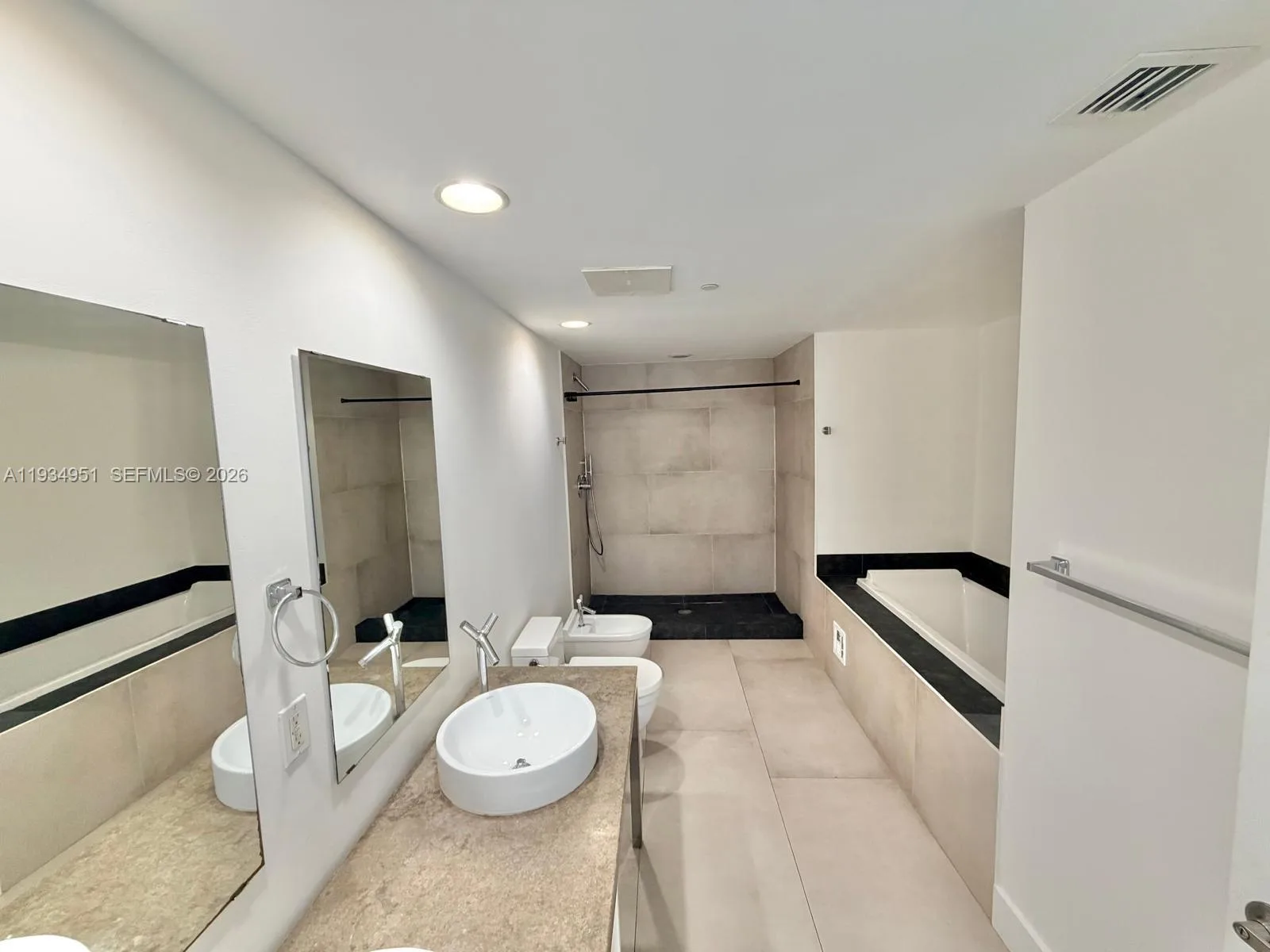 495 Brickell Ave # 2610, Miami, FL 33131 photo 8