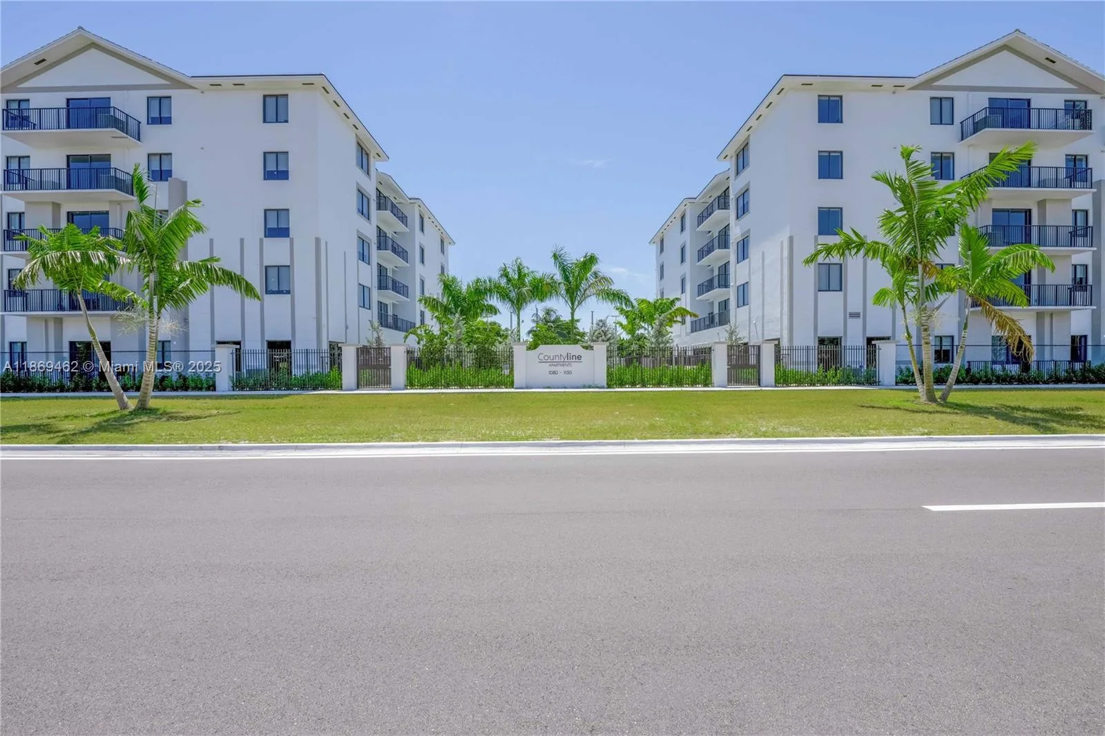 1080 NE 215th St # 01-403, Unincorporated Dade County, FL 33179 photo 2