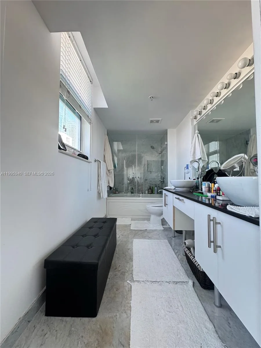 31 SE 5th St # 1402, Miami, FL 33131 photo 6