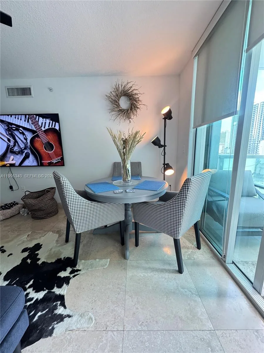 31 SE 5th St # 1402, Miami, FL 33131 photo 7
