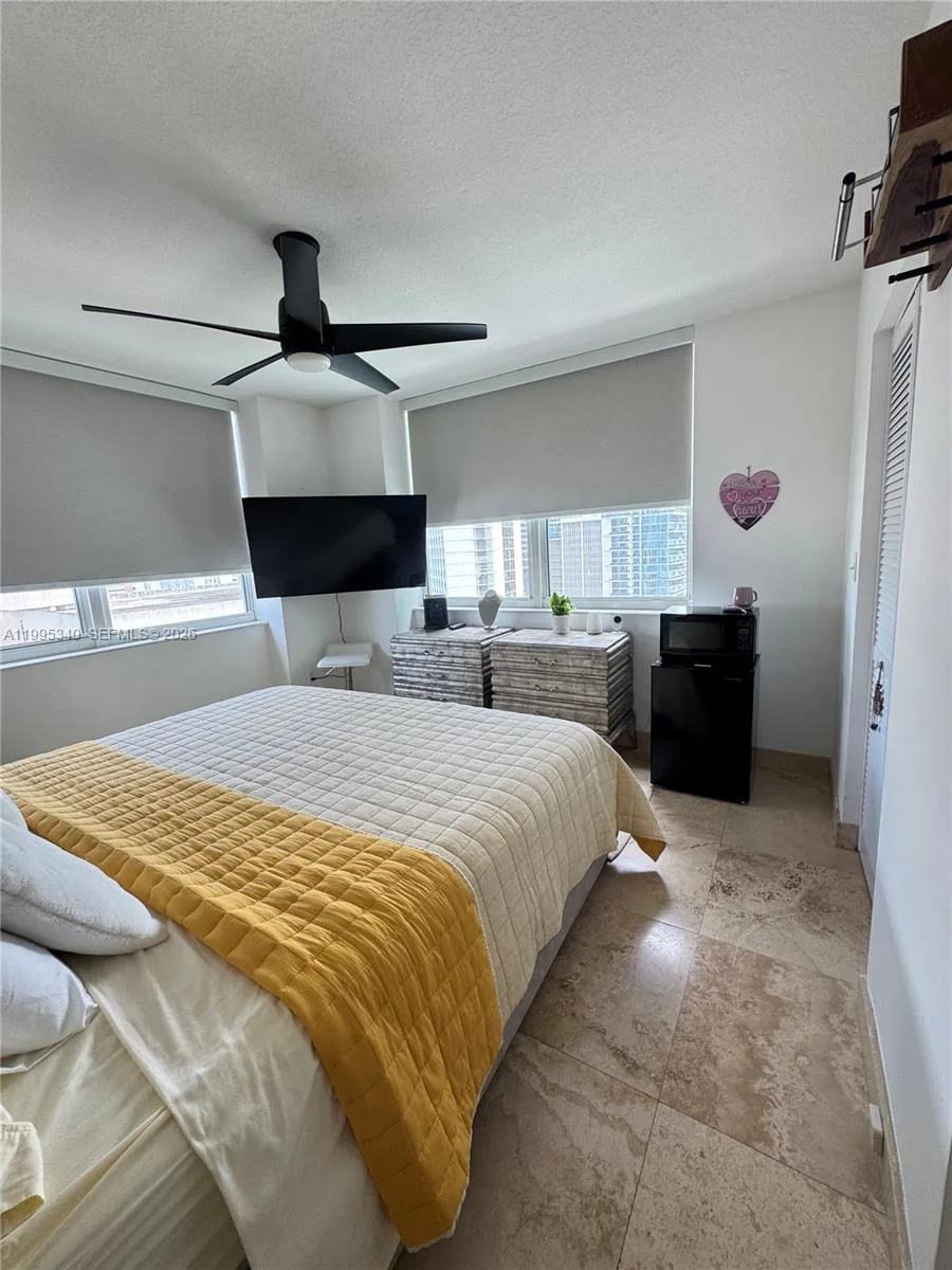 31 SE 5th St # 1402, Miami, FL 33131 photo 8