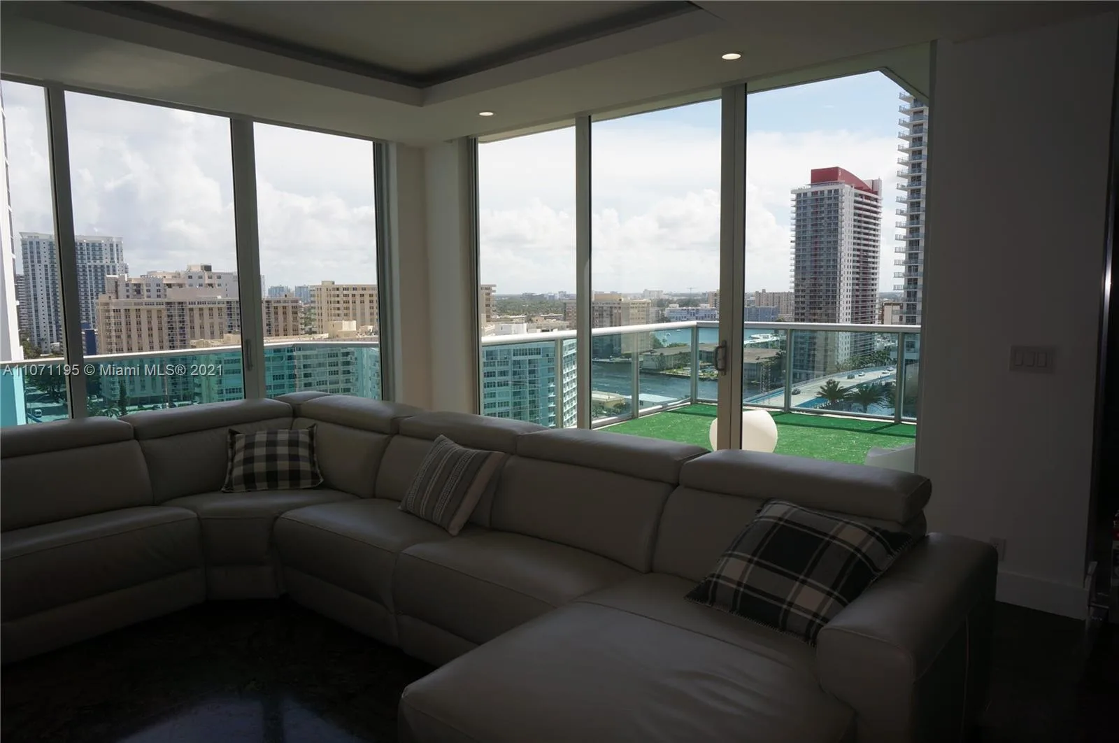 4001 S Ocean Dr # PH1, Hollywood, FL 33019 photo 10
