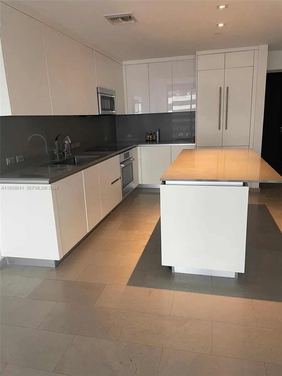 88 SW 7th St # 1608, Miami, FL 33130 photo 2