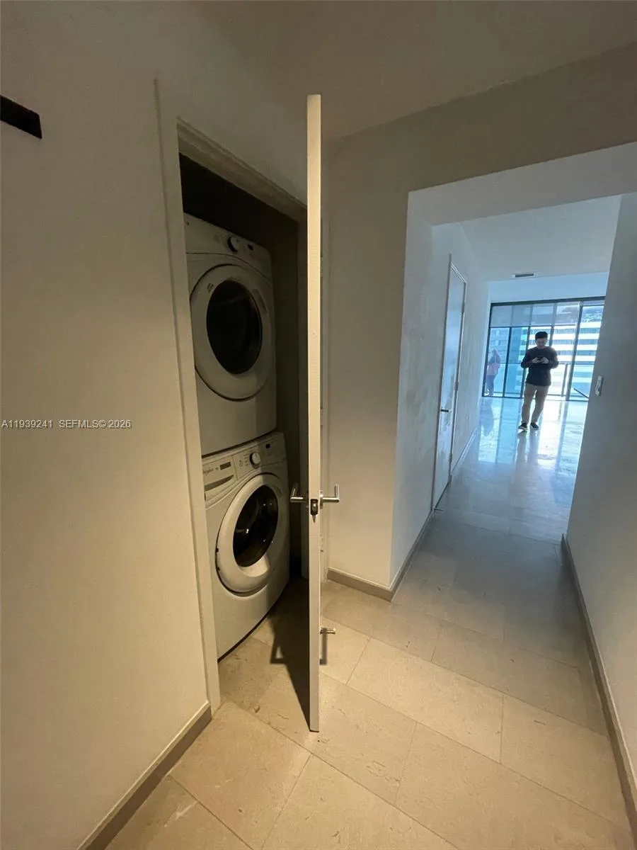 88 SW 7th St # 1608, Miami, FL 33130 photo 4