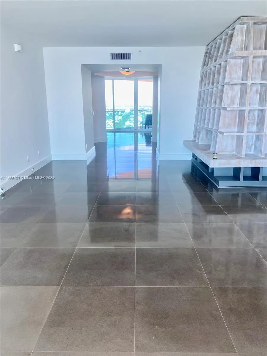 300 S Pointe Dr # 3204, Miami Beach, FL 33139 photo 13