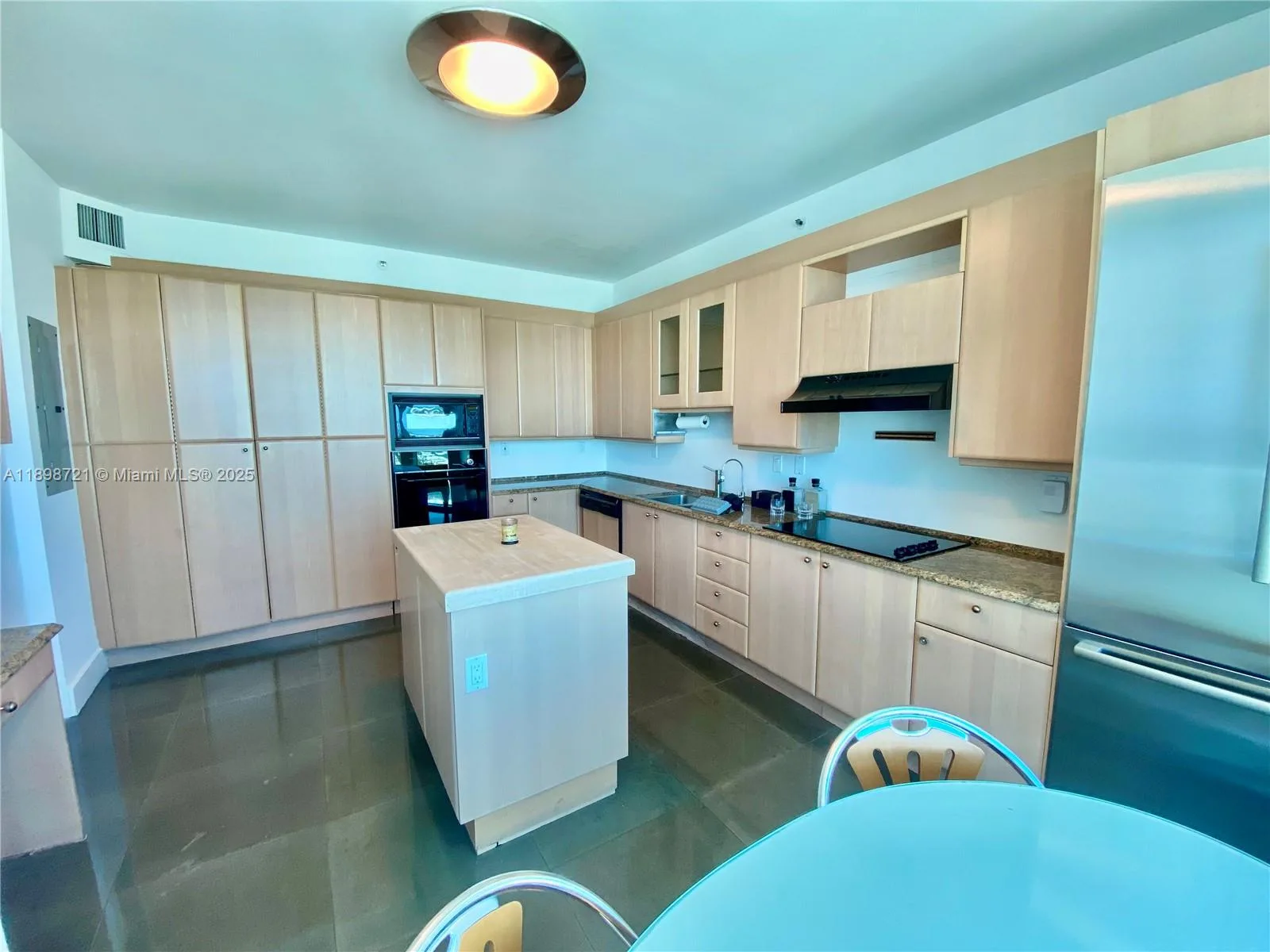300 S Pointe Dr # 3204, Miami Beach, FL 33139 photo 4