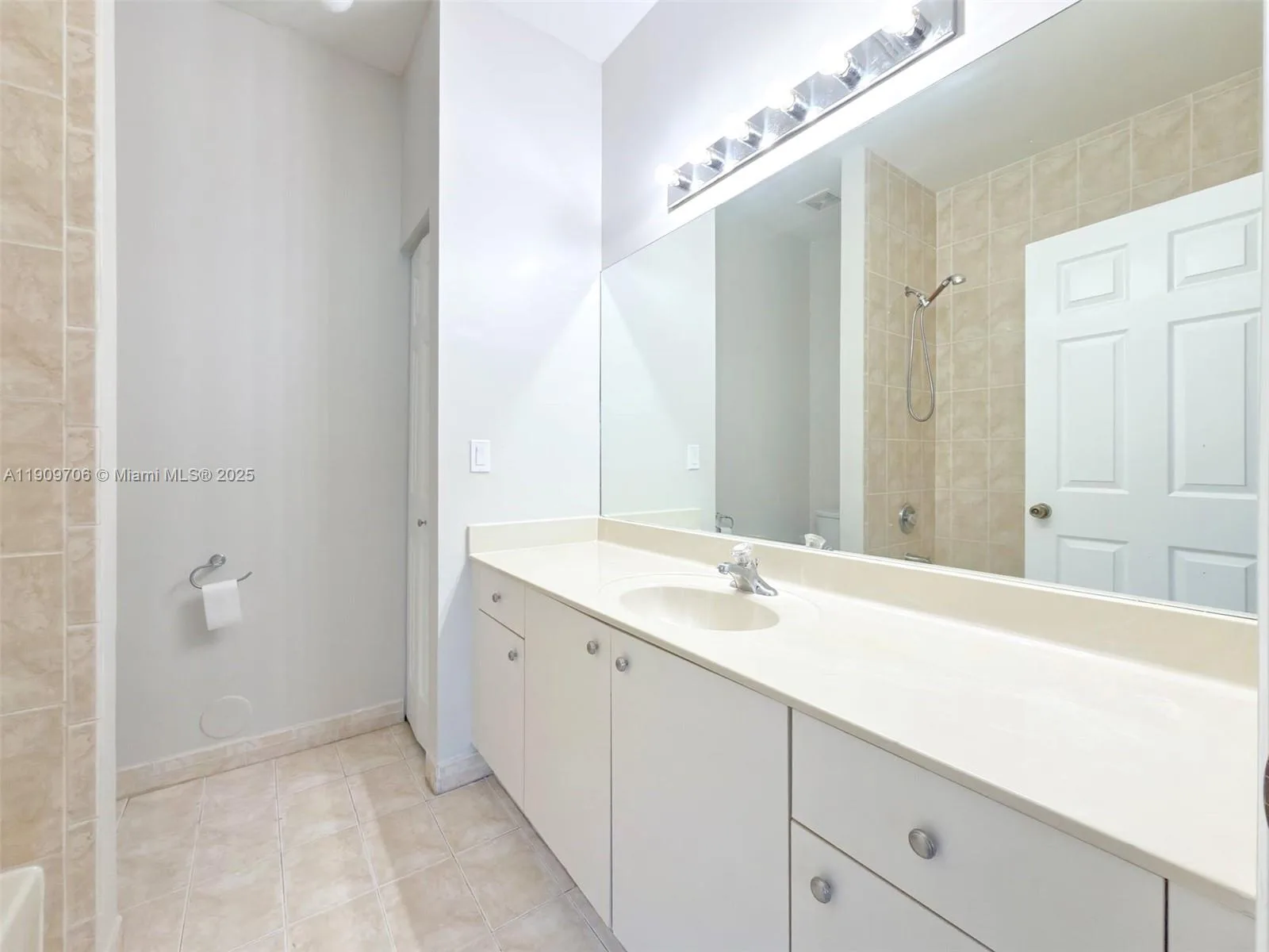 2610 NE 3rd Dr # 203, Homestead, FL 33033 photo 9