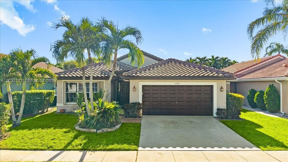 2010 NW 182nd Ter, Pembroke Pines, FL 33029