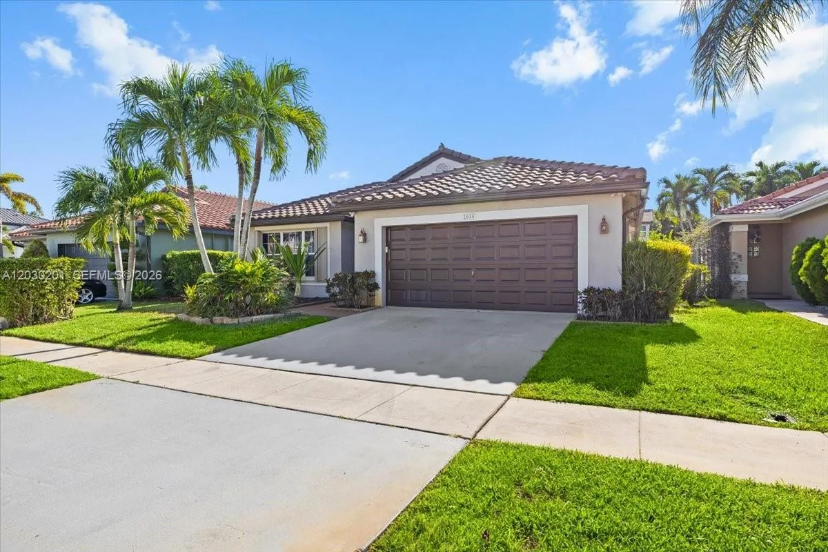 2010 NW 182nd Ter, Pembroke Pines, FL 33029 photo 3