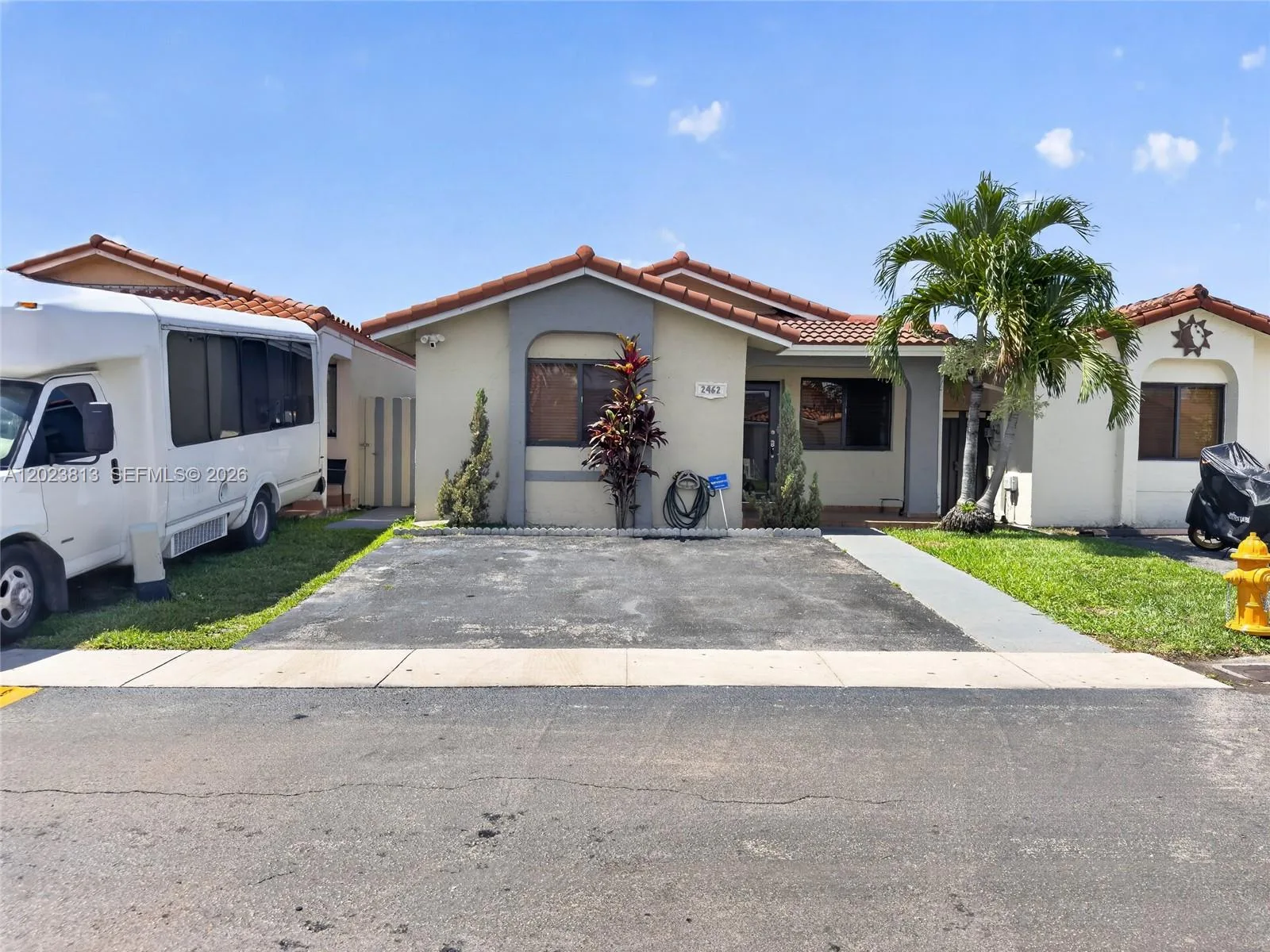 2462 W 65th St, Hialeah, FL 33016 photo 2