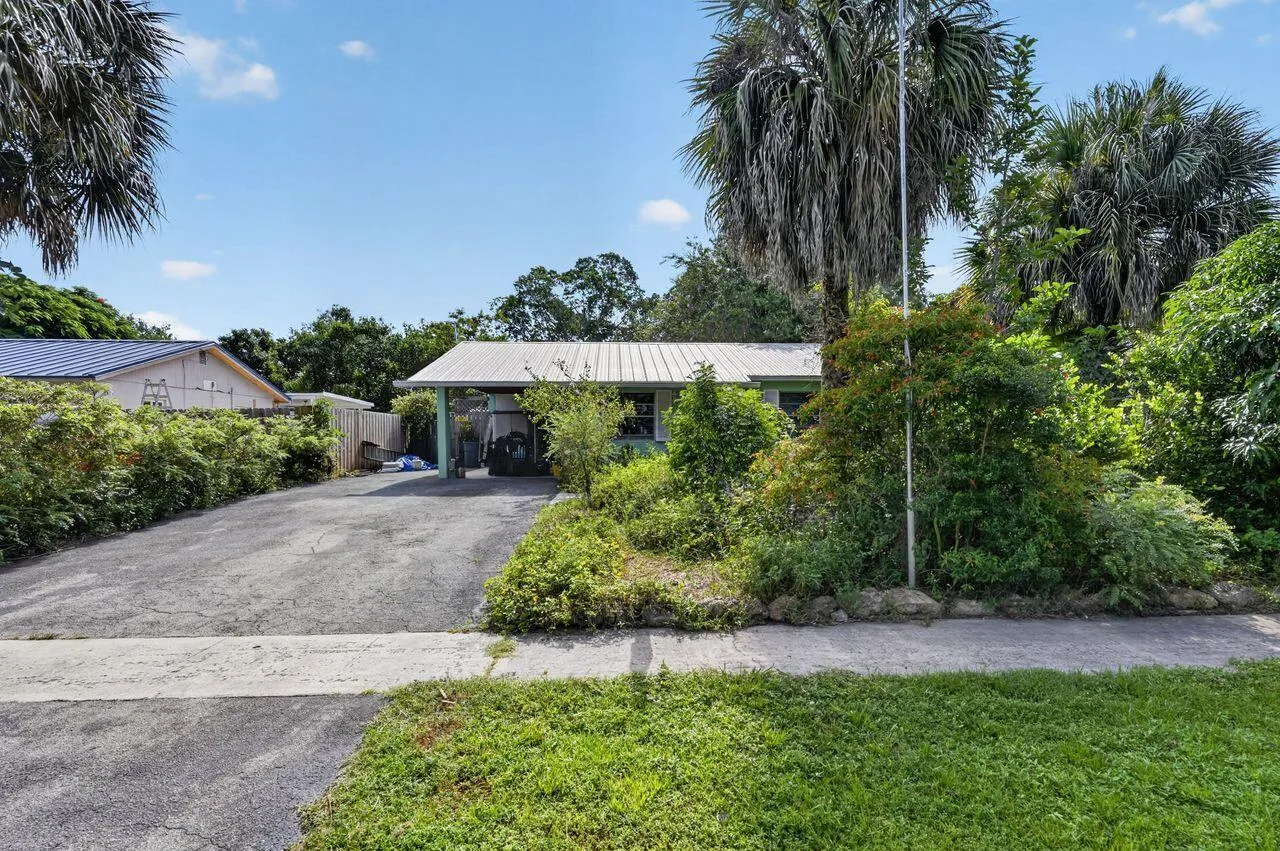 303 S DELAWARE Boulevard, Jupiter, FL 33458 photo 4