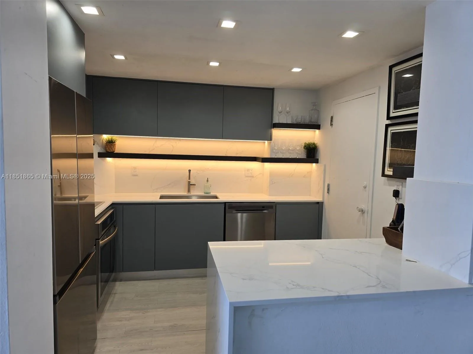 500 Bayview Dr # 424, Sunny Isles Beach, FL 33160