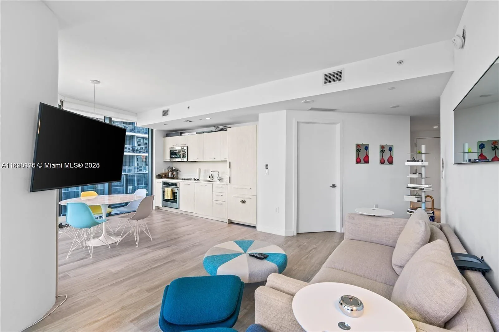 55 SW 9th St # 1801, Miami, FL 33130 photo 9