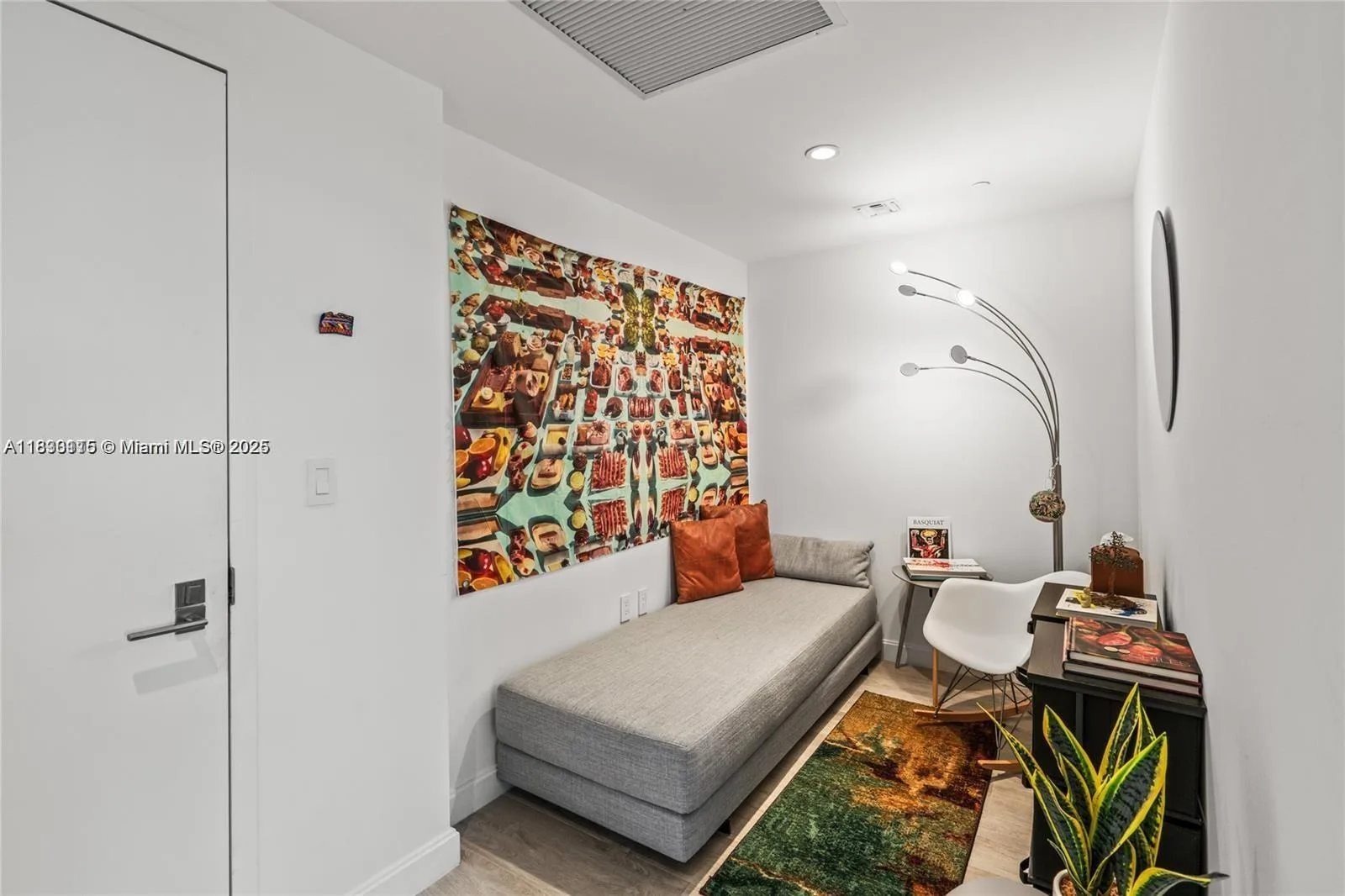 55 SW 9th St # 1801, Miami, FL 33130 photo 3