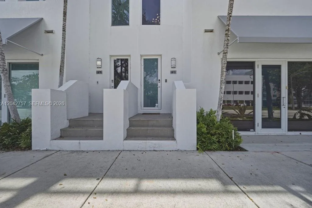 710 NE 3rd Ave, Fort Lauderdale, FL 33304 photo 13
