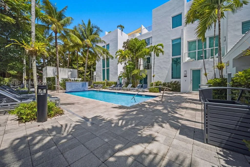 710 NE 3rd Ave, Fort Lauderdale, FL 33304 photo 3