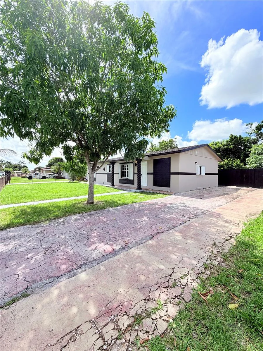 4492 NW 180th St, Miami Gardens, FL 33055 photo 2