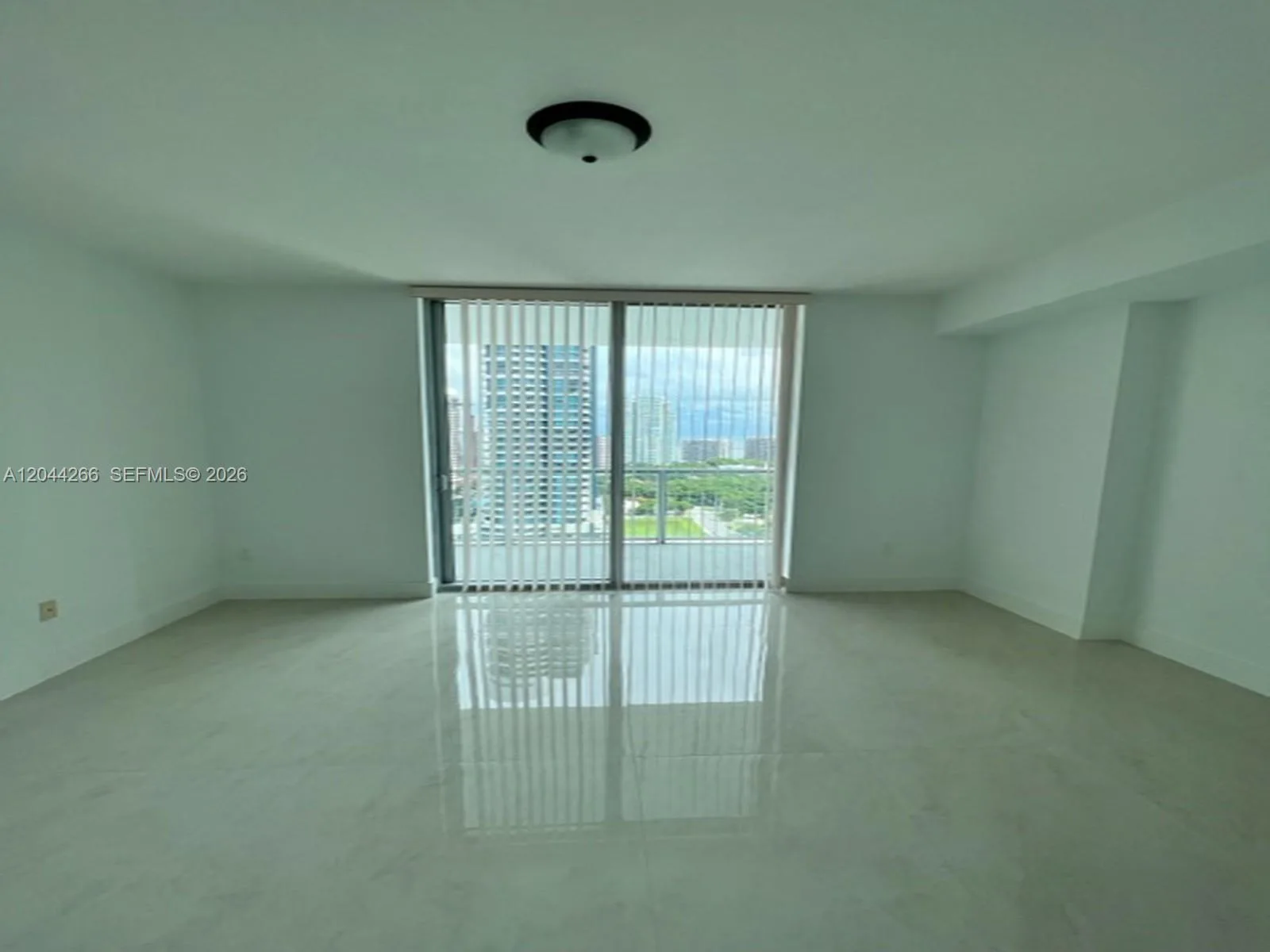 79 SW 12th St # 2905-S, Miami, FL 33130 photo 2