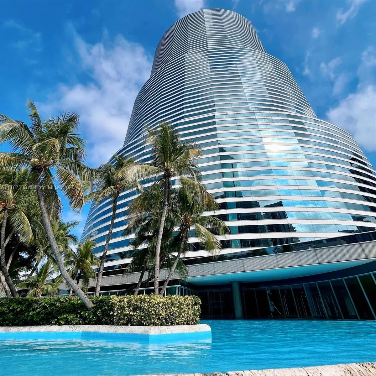 100 SE 2 ST # 2000, Miami, FL 33131