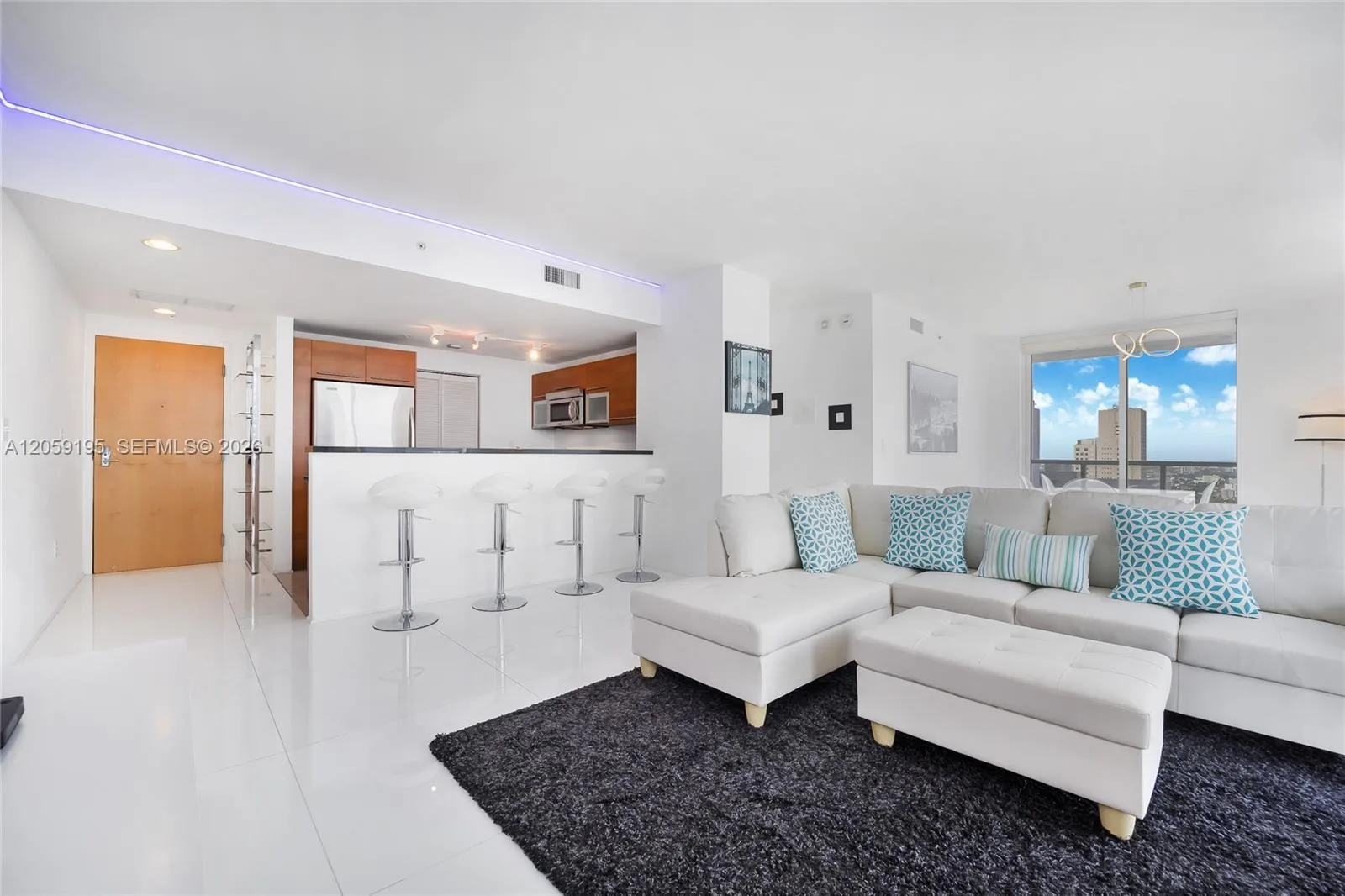 253 NE 2nd St # 3302, Miami, FL 33132 photo 2