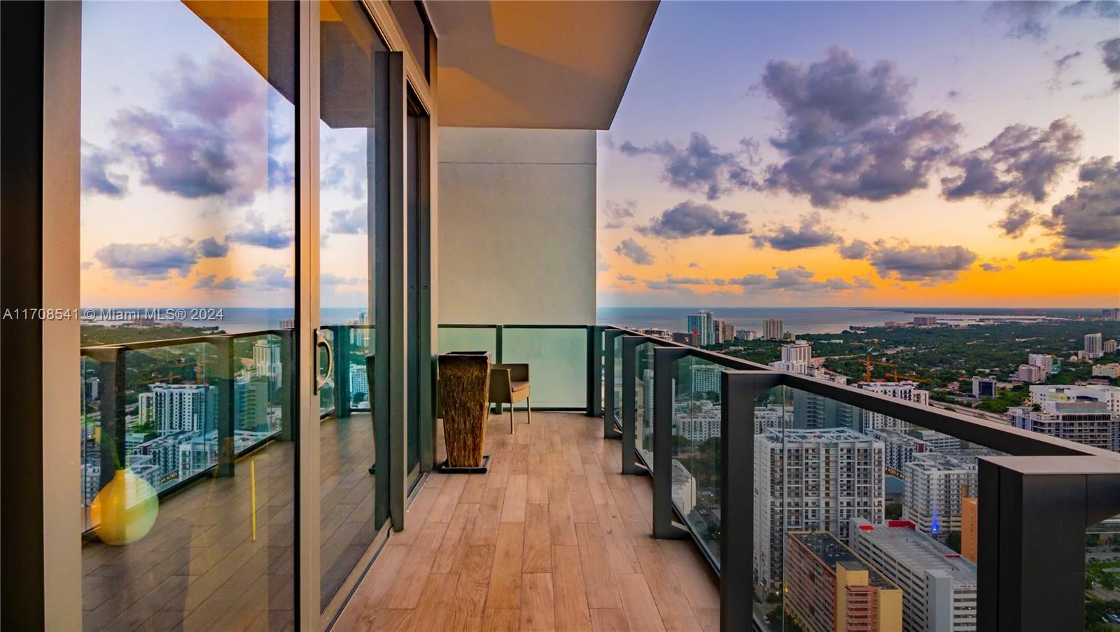 88 SW 7th St # 4106, Miami, FL 33130
