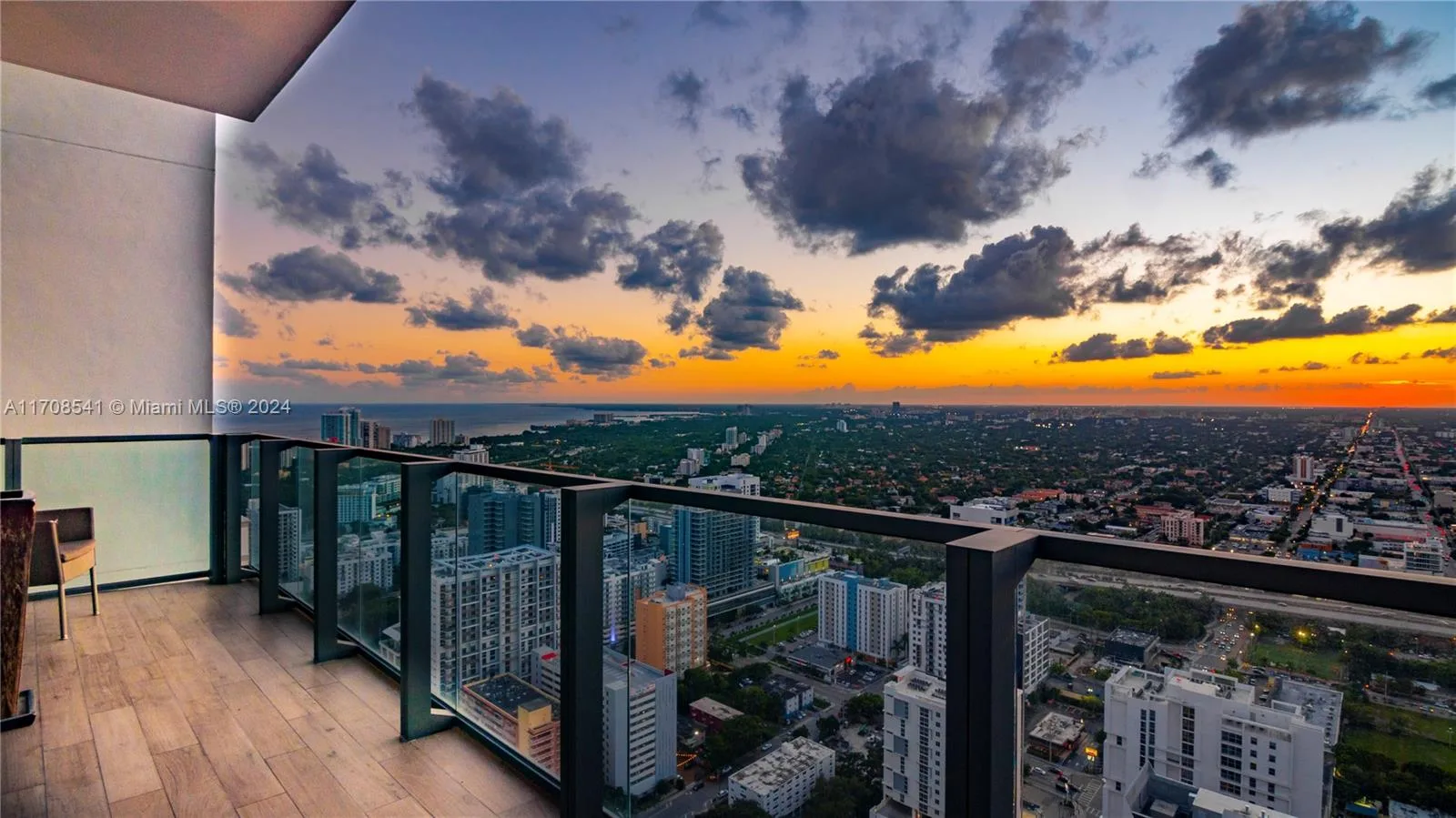 88 SW 7th St # 4106, Miami, FL 33130 photo 2