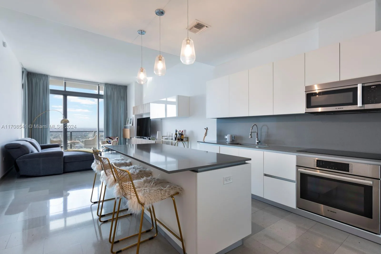 88 SW 7th St # 4106, Miami, FL 33130 photo 3